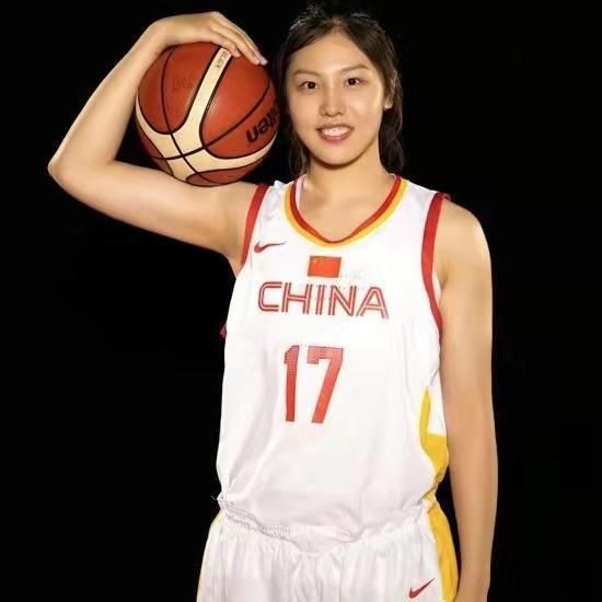 阿劳霍绝对是拜仁想要的转会目标，本周五图赫尔、拜仁体育总监弗罗因德与阿劳霍通了电话。